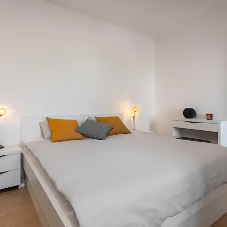 East Side Apartment *