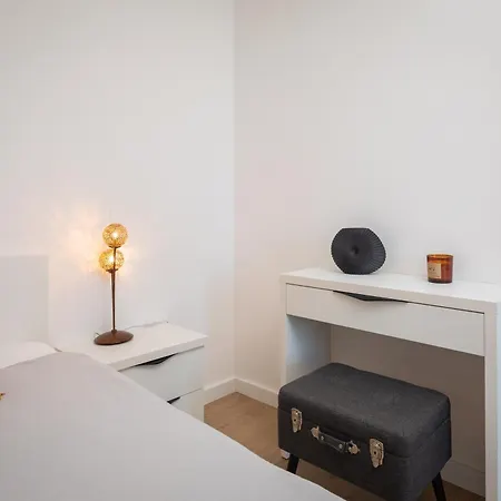 East Side Apartment *
