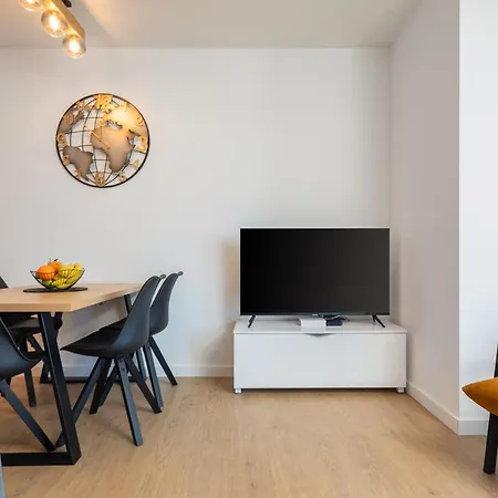 East Side Apartment *