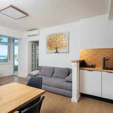 East Side Apartment Omis